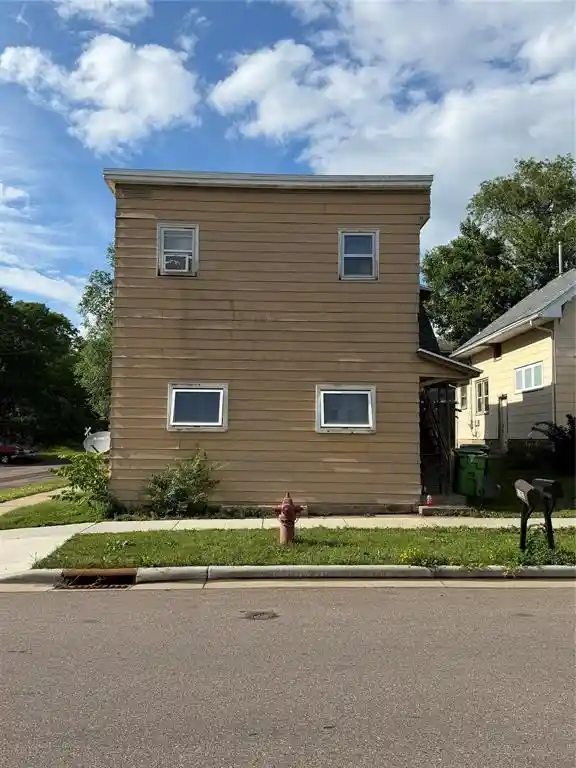 1202-omaha-street-street-2-eau-claire-wi-54703/hzid_16646ec7