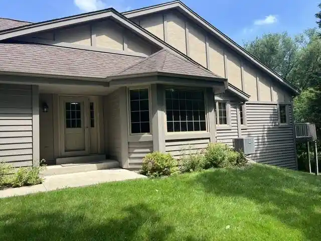 2845-teal-ridge-court-court-c-brookfield-wi-53045/hzid_f1574176