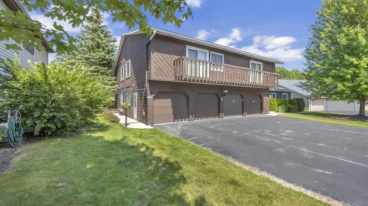 2412-cross-creek-dr-dr-c-sheboygan-wi-53081/hzid_c534d9e0