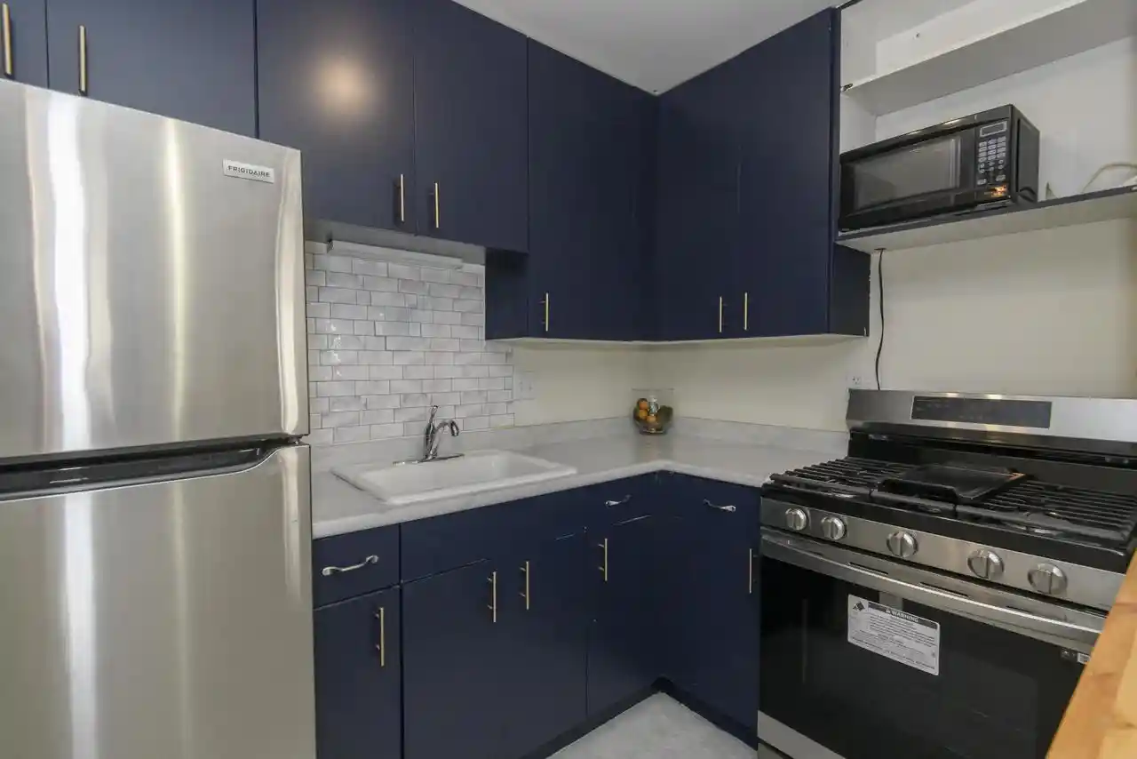 2222-e-belleview-pl-pl-milwaukee-wi-53211/hzid_db33c5a9
