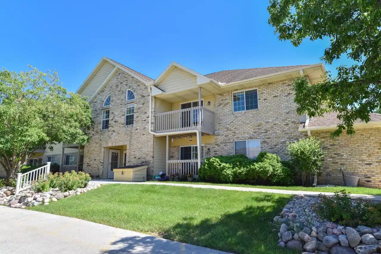 4835-easy-street-street-7-milwaukee-wi-53209/hzid_1e0d08ed