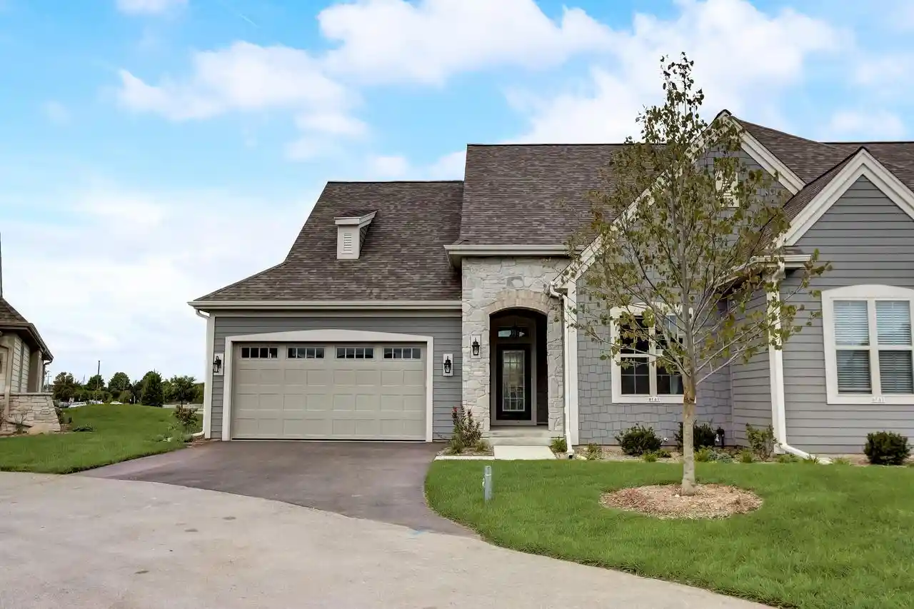 1612-belmont-lane-lane-36b-oconomowoc-wi-53066/hzid_9fccea76