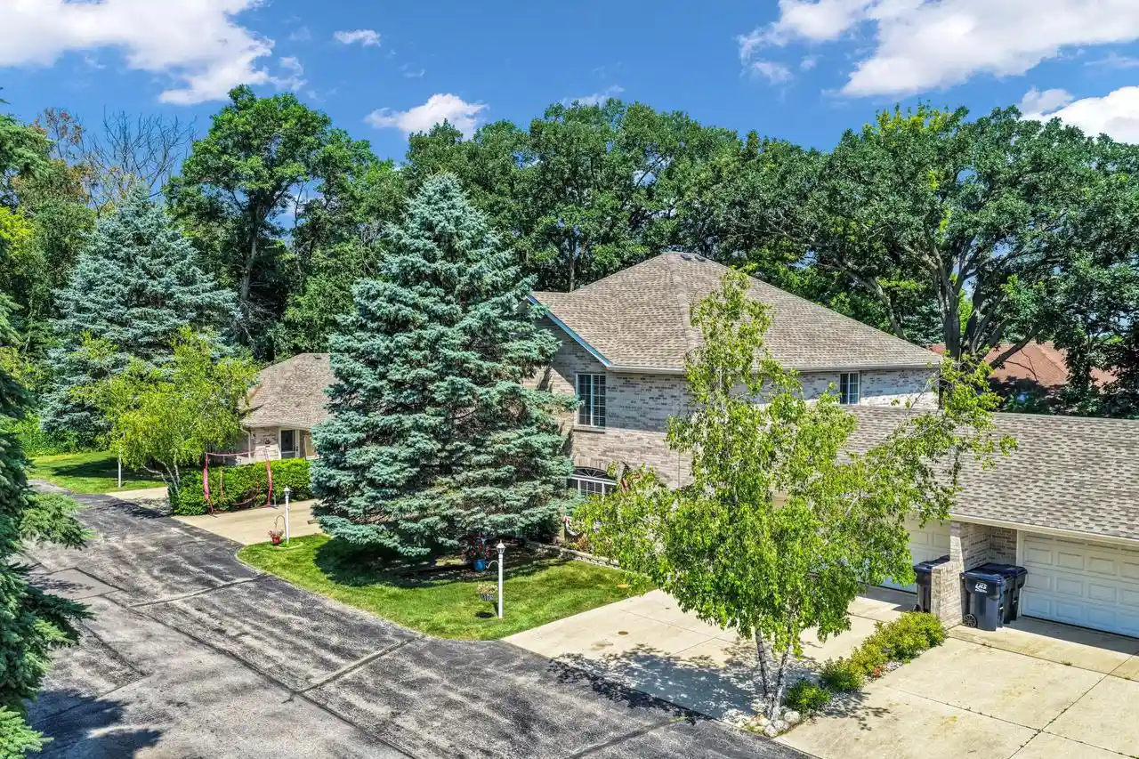 626-e-market-street-street-103-elkhorn-wi-53121/hzid_2dc3463b