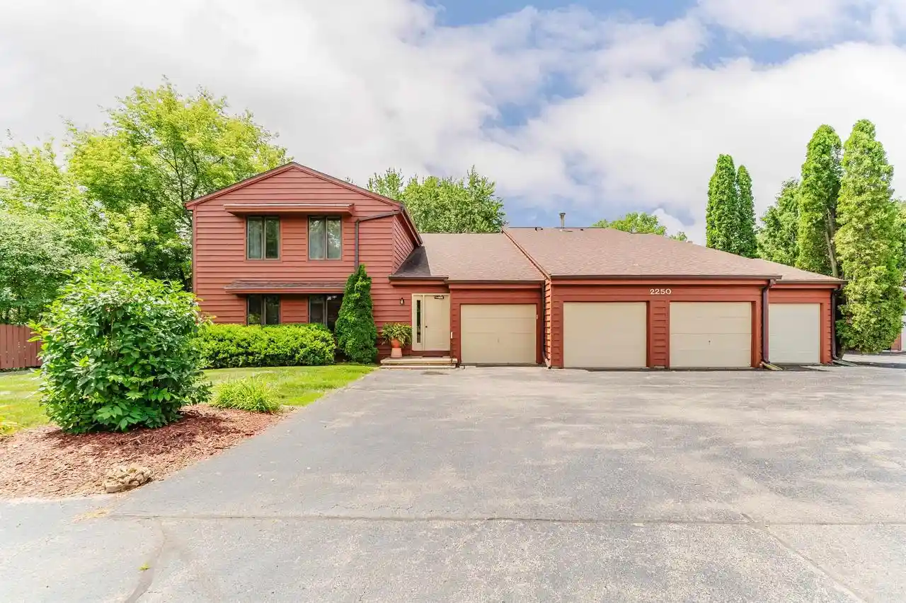 2250-meadowbrook-court-court-unit-c-oshkosh-wi-54904/hzid_abbd4205