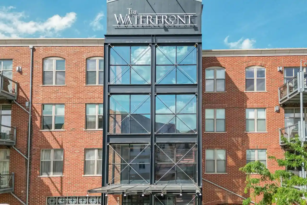 130-s-water-street-street-215-milwaukee-wi-53204/hzid_ab22ea31