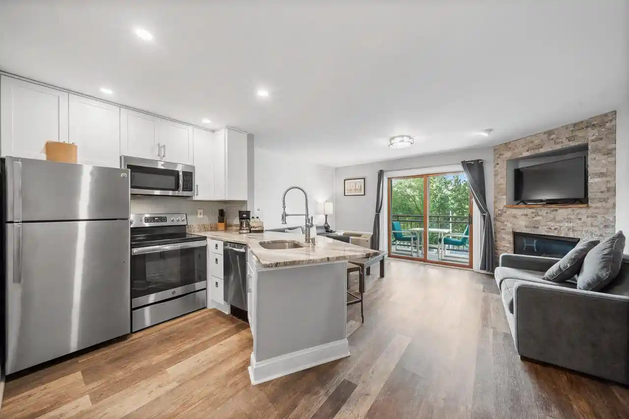 111-center-street-street-302-lake-geneva-wi-53147/hzid_56111401