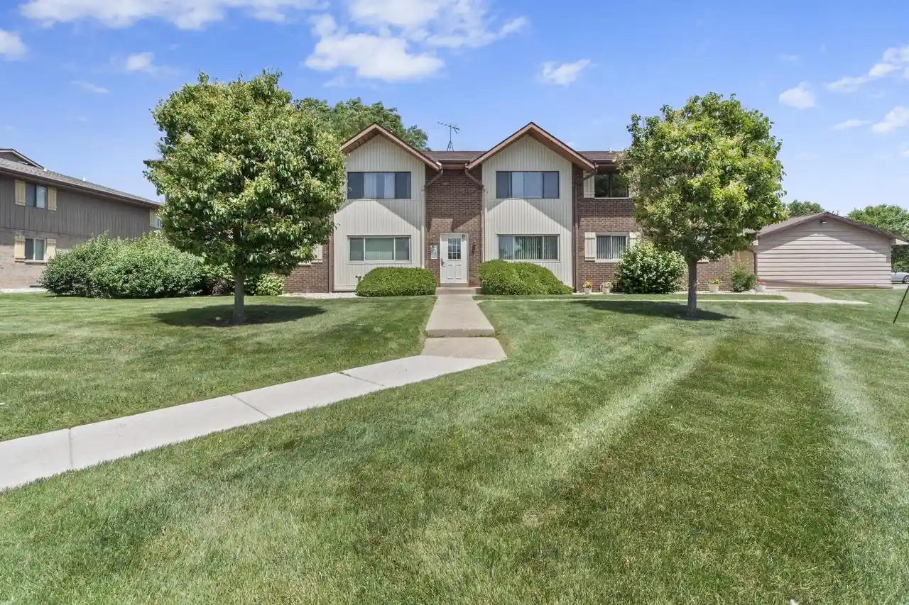 10364-w-whitnall-edge-court-court-202-franklin-wi-53132/hzid_3e03ac3f