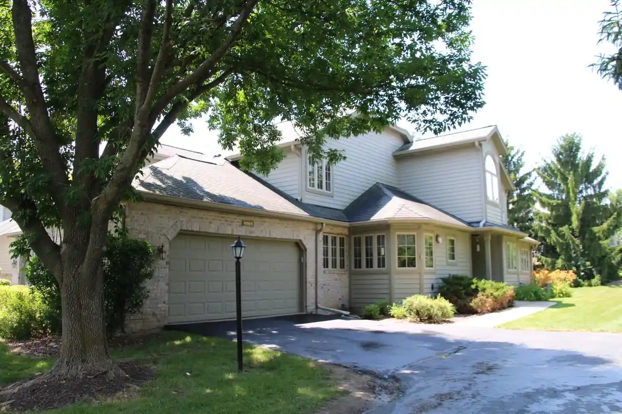 17785-w-wisconsin-avenue-avenue-a-brookfield-wi-53045/hzid_7d3cb0fa