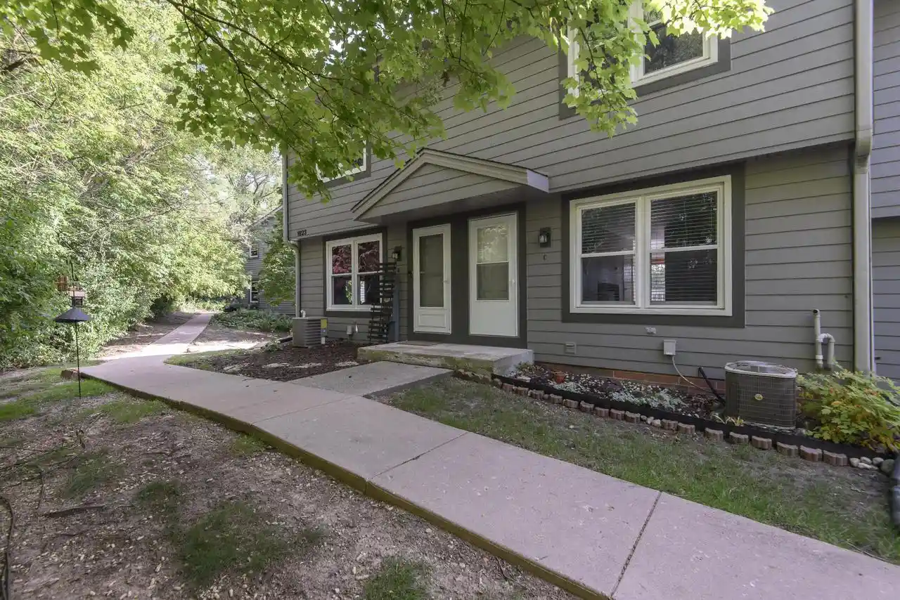 1823-paramount-dr-dr-c-waukesha-wi-53186/hzid_98524b73
