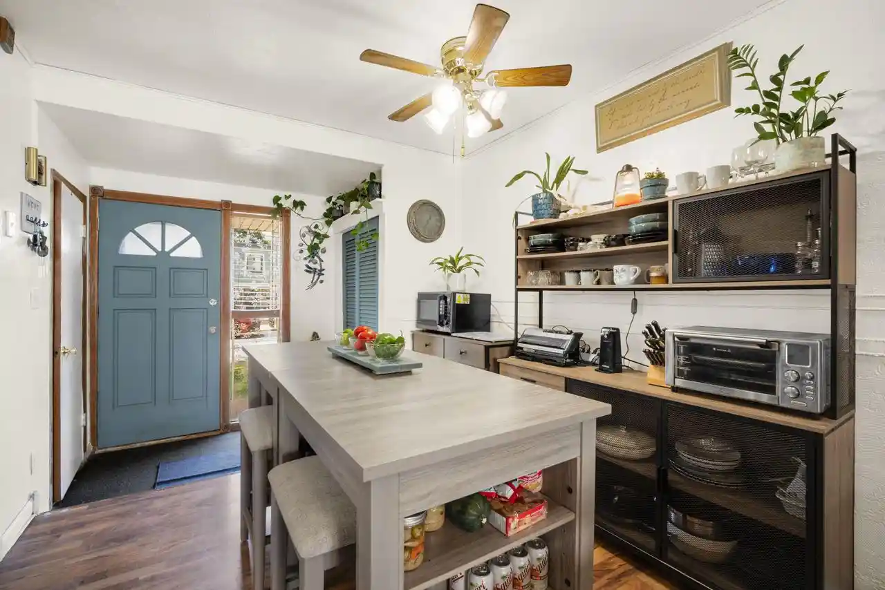 3333-5th-avenue-avenue-5d-south-milwaukee-wi-53172/hzid_36bc945e