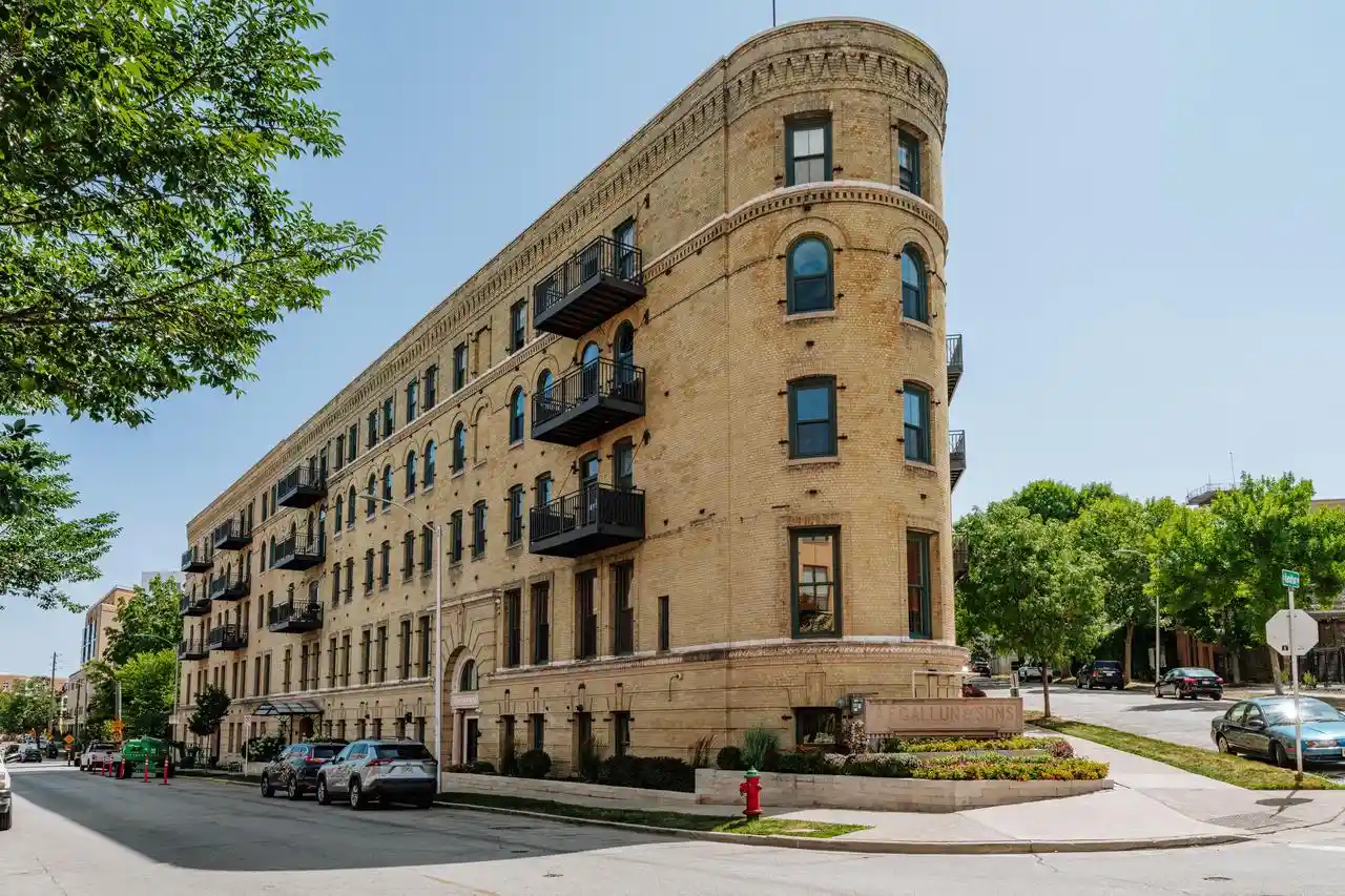 1818-n-water-street-street-206-milwaukee-wi-53202/hzid_ed95c480