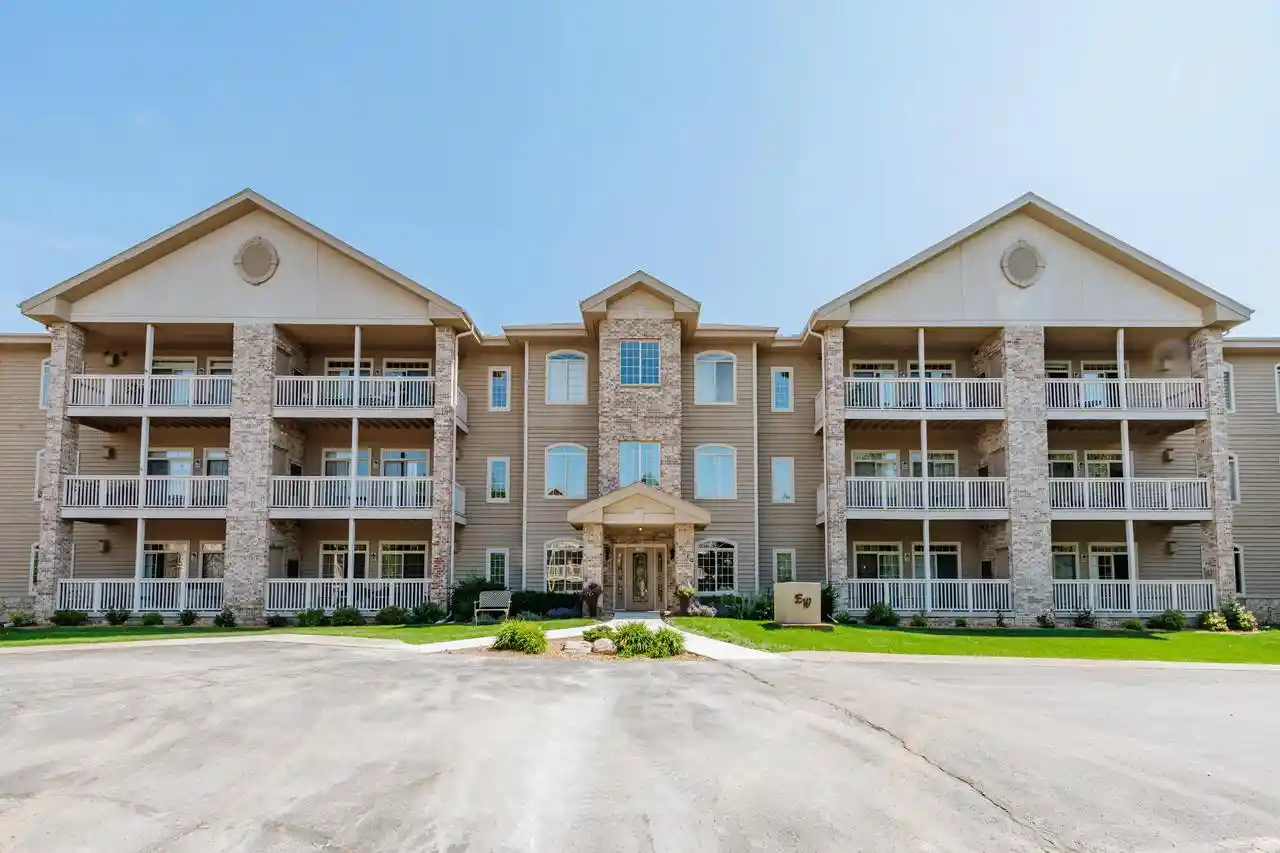 13060-w-bluemound-road-road-201-elm-grove-wi-53122/hzid_8f8e6287