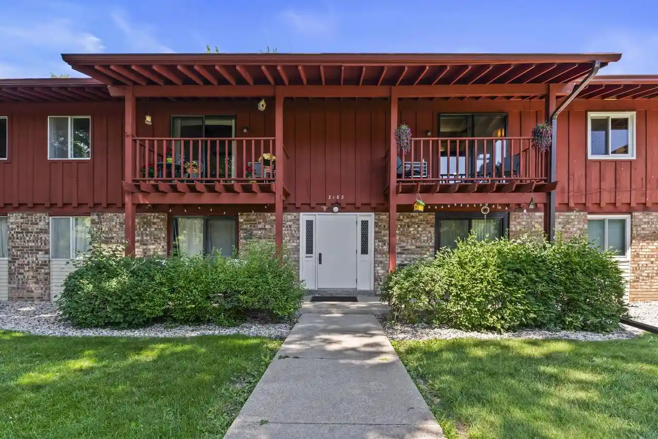3182-justin-court-court-8-appleton-wi-54914/hzid_8216e11a