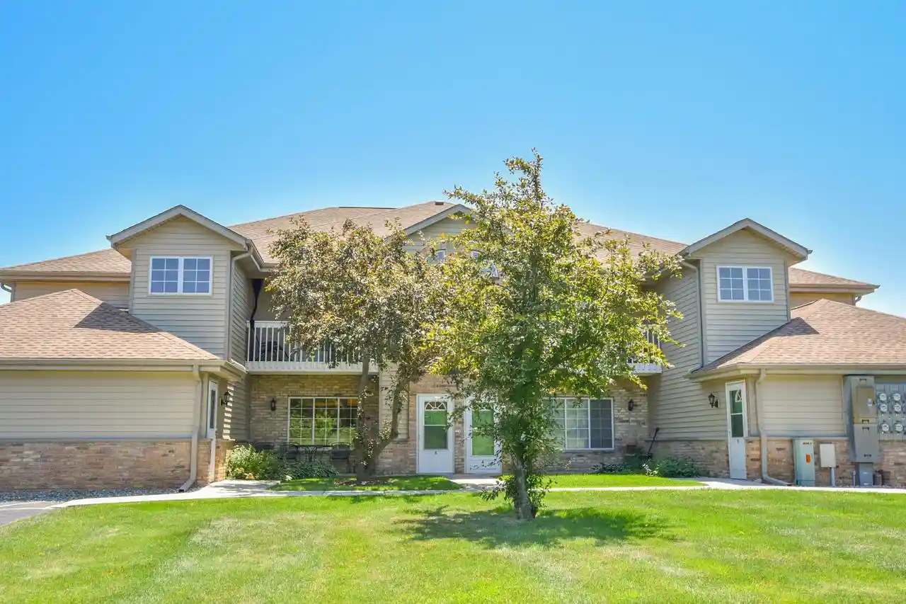 3620-e-barbara-court-court-8-oak-creek-wi-53154/hzid_d7f7a357