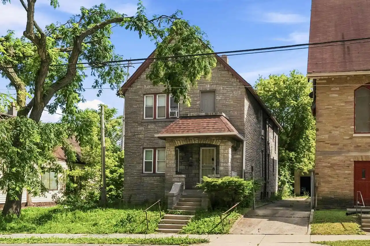 117-e-chambers-street-street-117a-milwaukee-wi-53212/hzid_cdd178c4