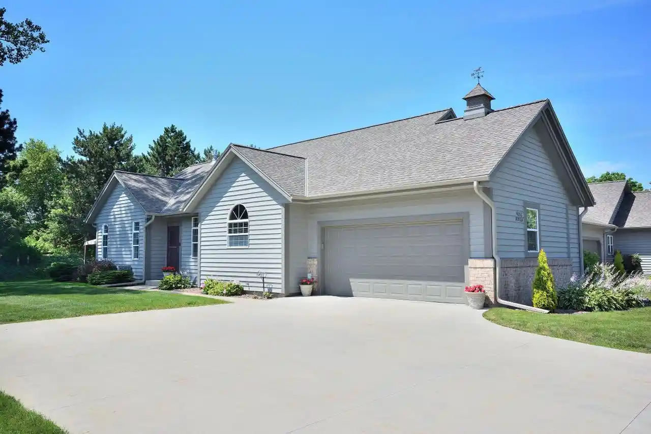 w232n3011-emerald-lane-lane-a-pewaukee-wi-53072/hzid_b9a225a1