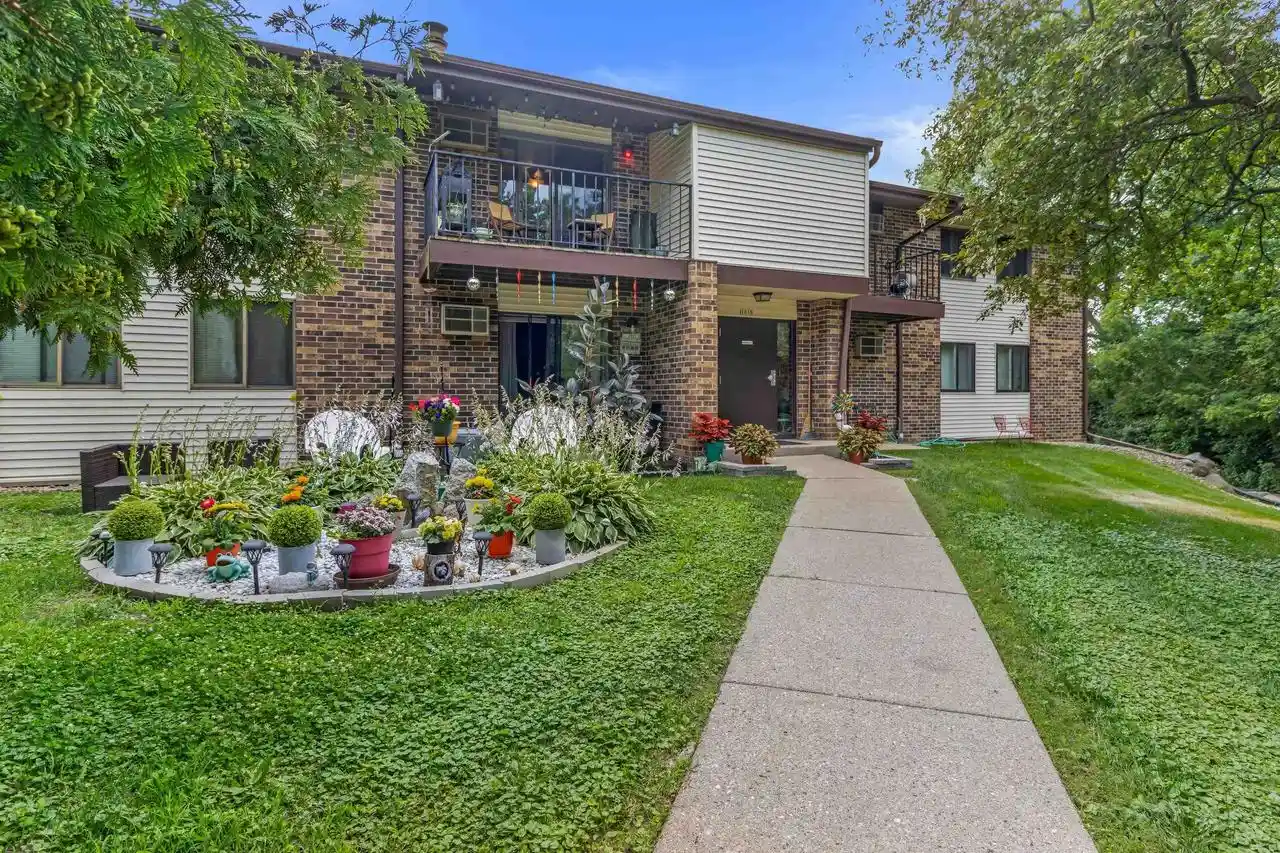 1015-n-sunnyvale-lane-lane-e-madison-wi-53713/hzid_777a40cc