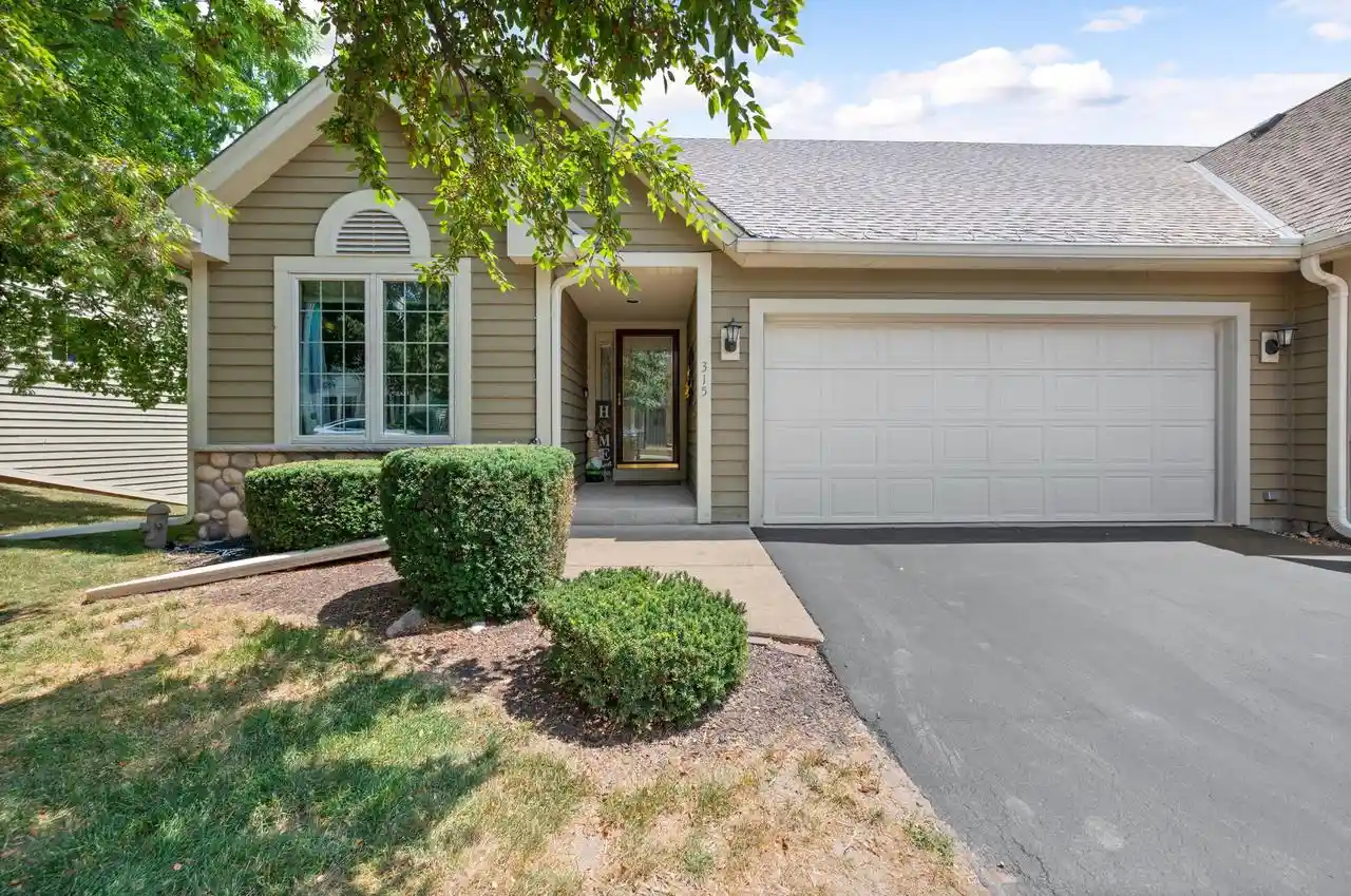 315-endfield-circle-circle-37-waukesha-wi-53186/hzid_b9a745a0