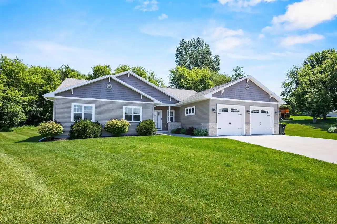 731-chester-court-court-15-ripon-wi-54971/hzid_39e52993