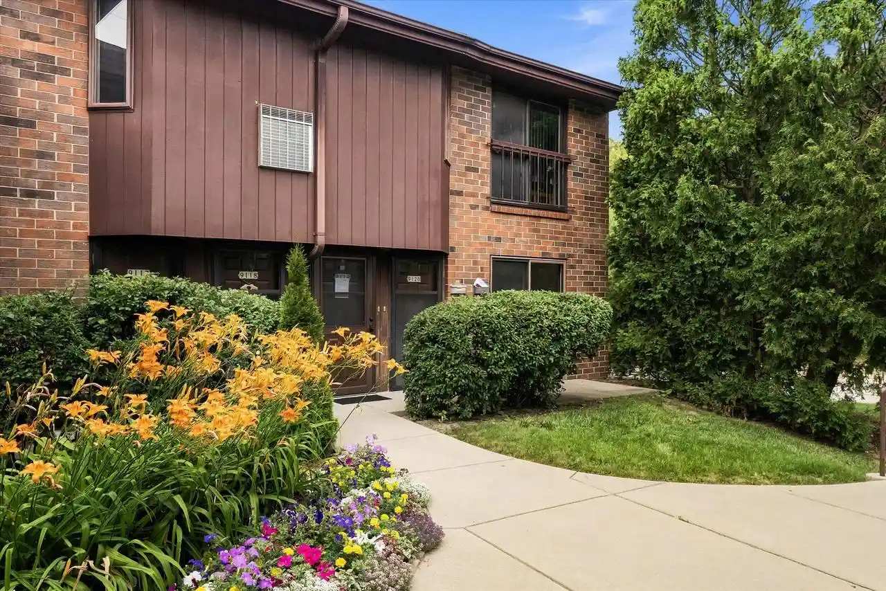 9120-n-park-plaza-court-court-9120-brown-deer-wi-53223/hzid_01855467