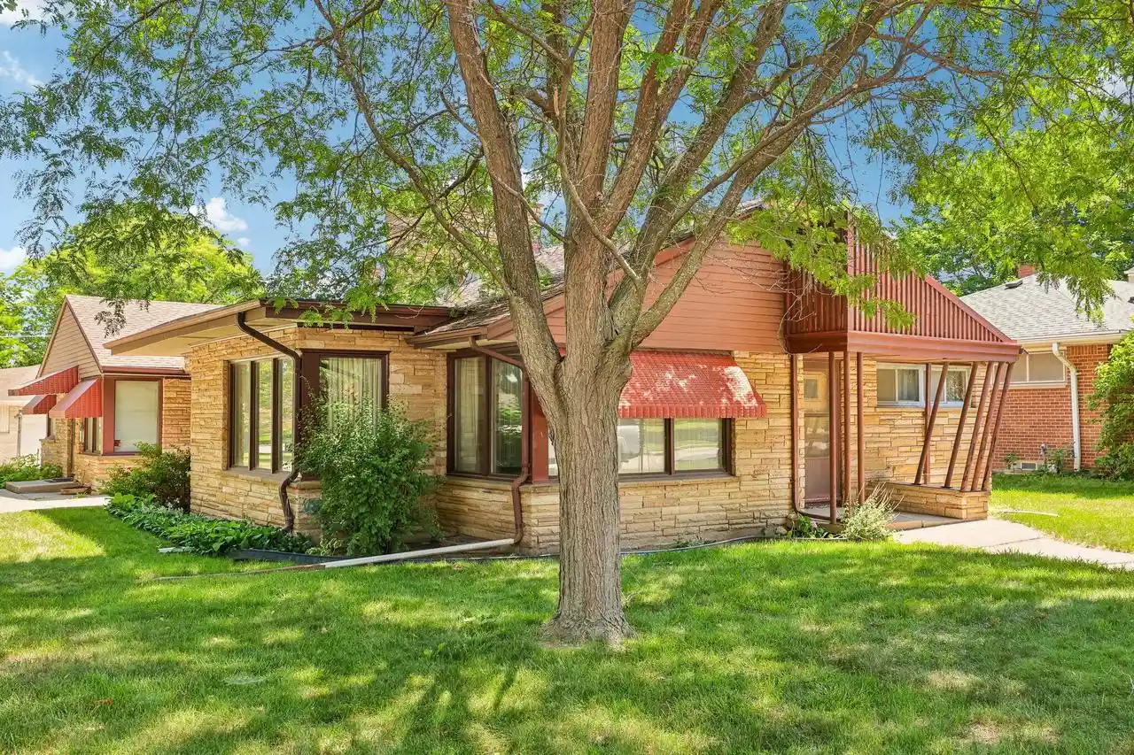 4164-n-85th-street-street-4166-milwaukee-wi-53222/hzid_6b3e9fe4