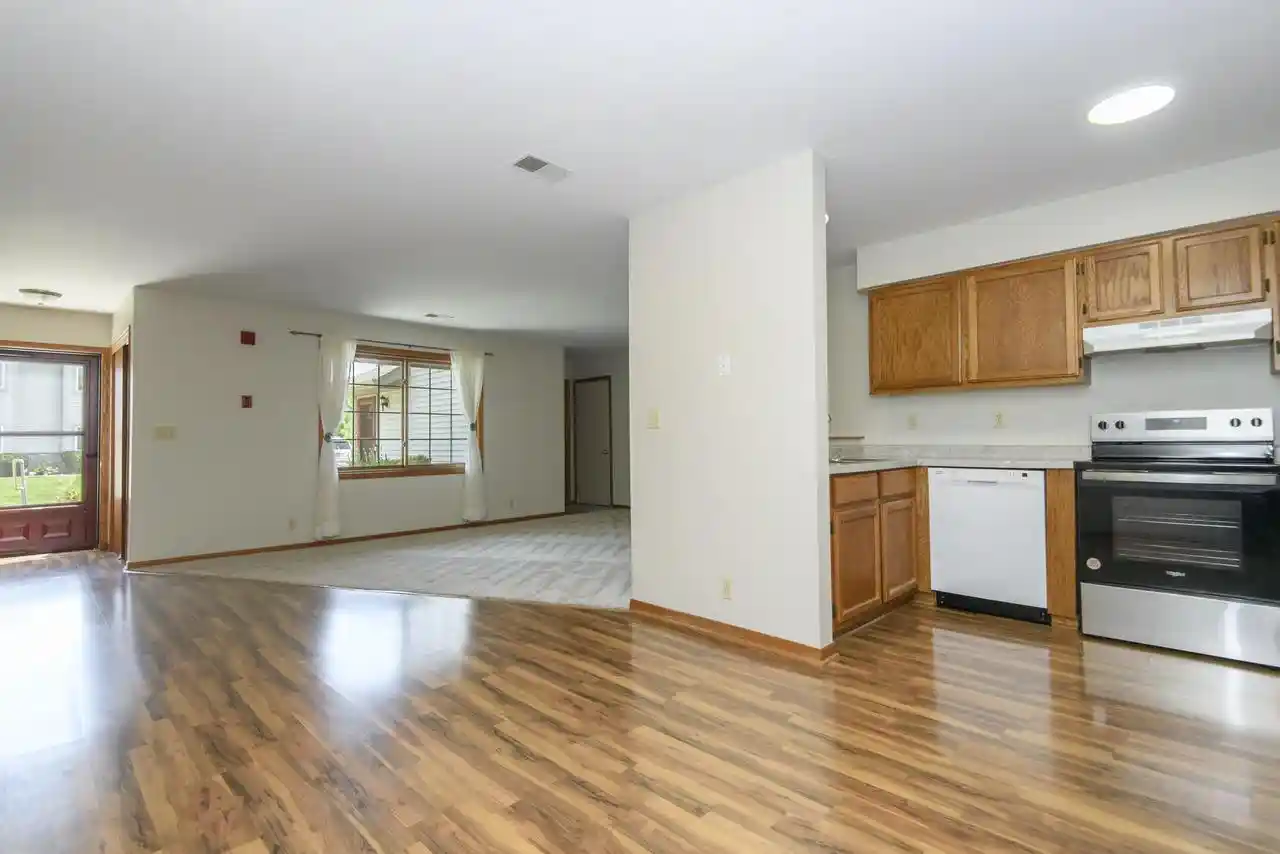 859-quinlan-dr-dr-a-pewaukee-wi-53072/hzid_97a7bdd7