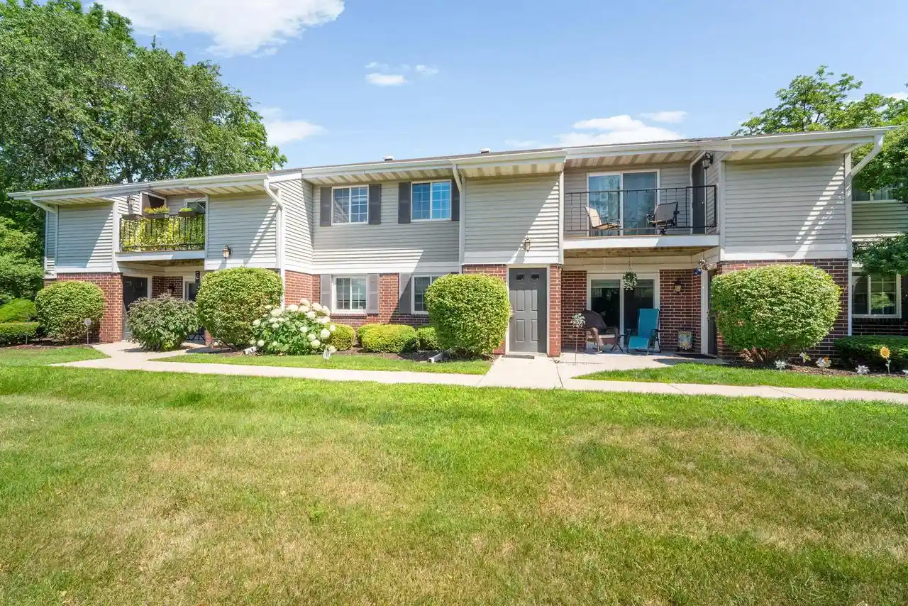 n110w17155-ashbury-lane-lane-6-germantown-wi-53022/hzid_2d486559