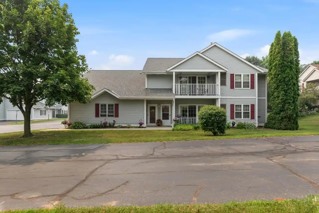 191-bur-oak-lane-lane-b-grafton-wi-53024/hzid_db1863ad