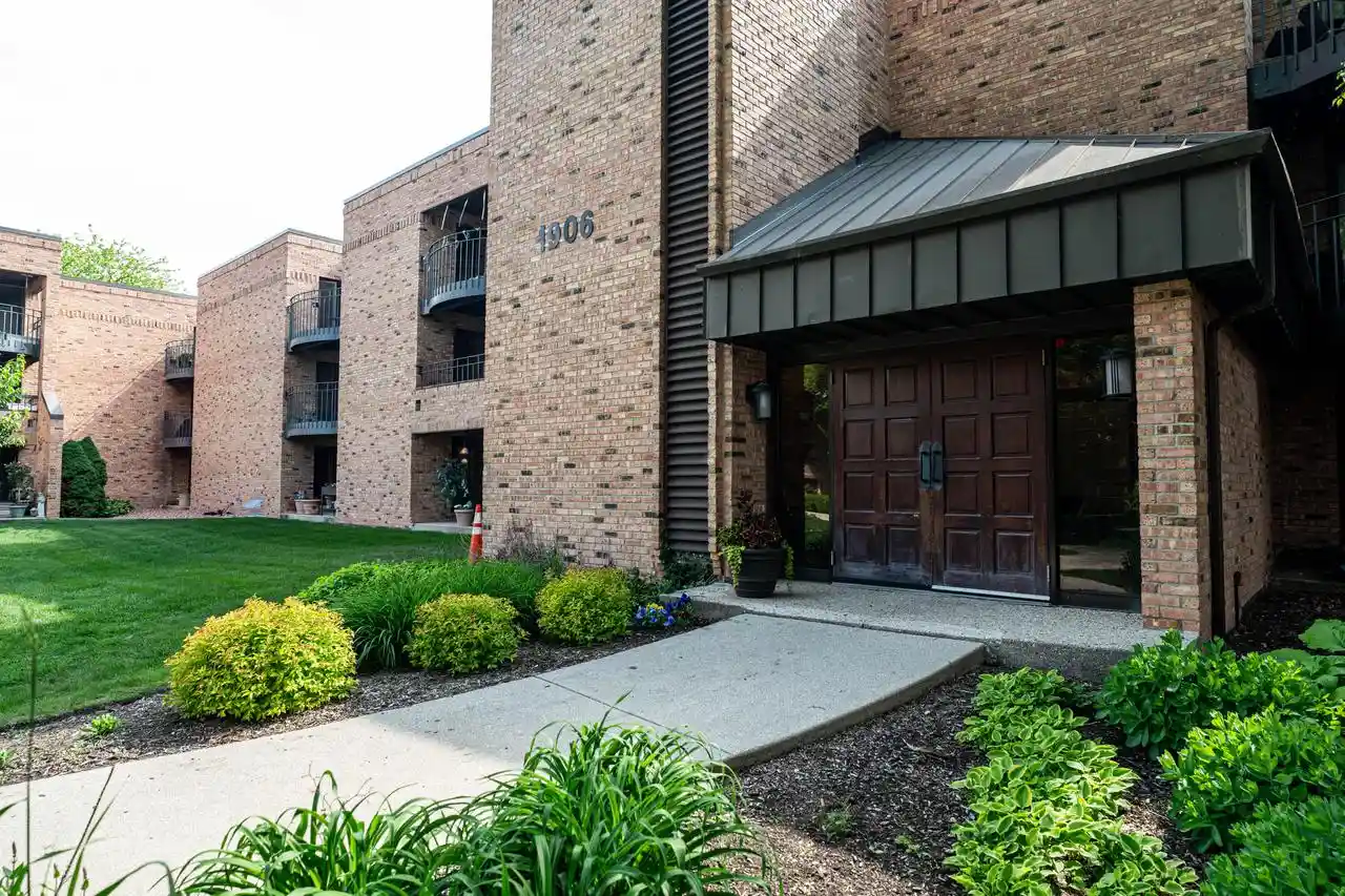 1906-e-shorewood-boulevard-boulevard-163-shorewood-wi-53211/hzid_33cd2ba7