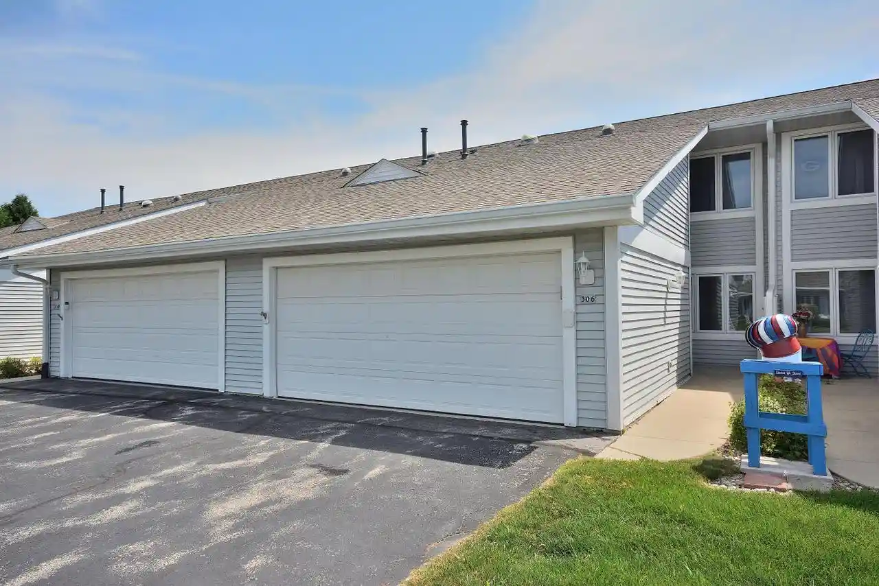 306-hartford-square-square-3-hartford-wi-53027/hzid_2800e765
