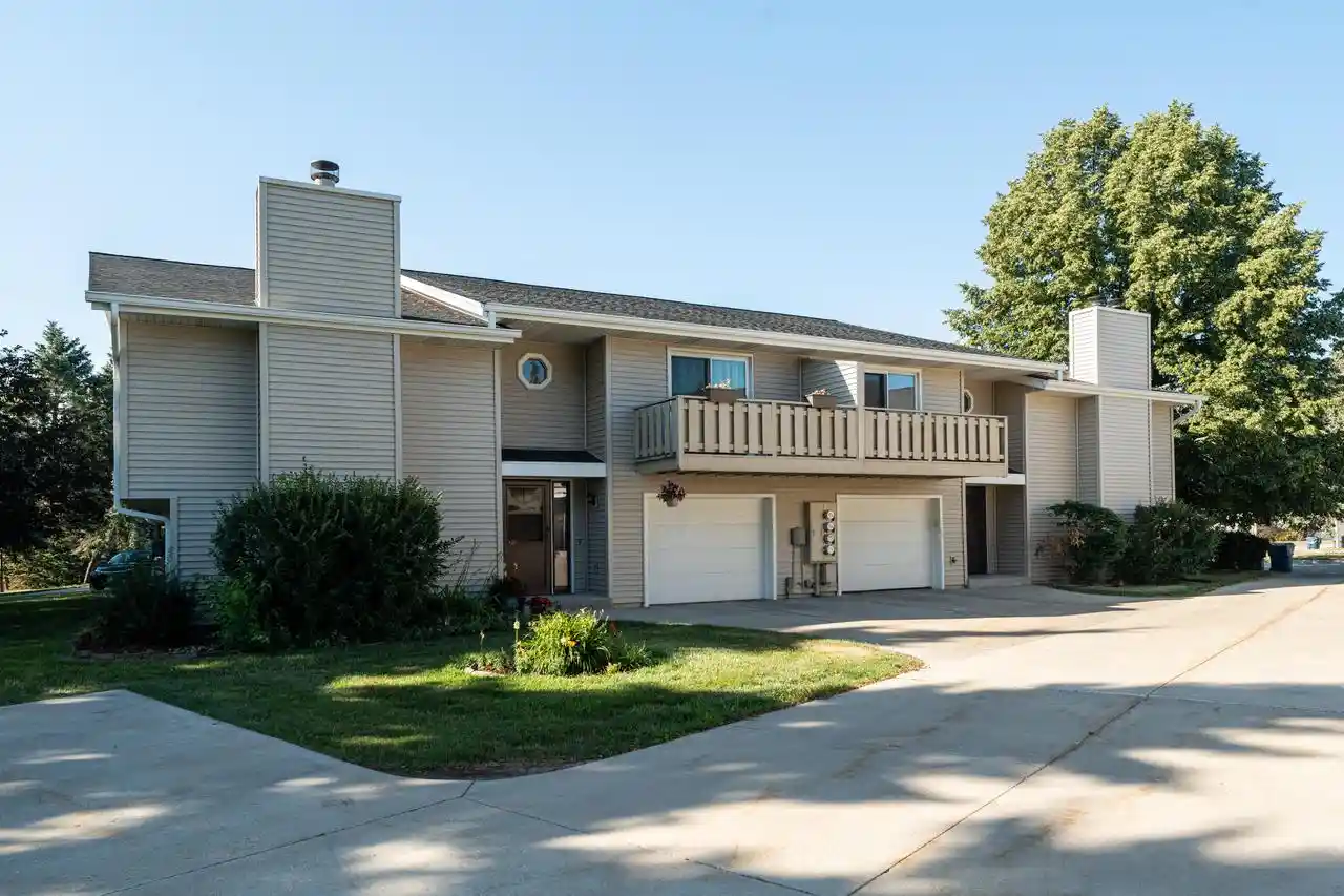 6441-s-crabapple-court-court-3-oak-creek-wi-53154/hzid_5cf991a5