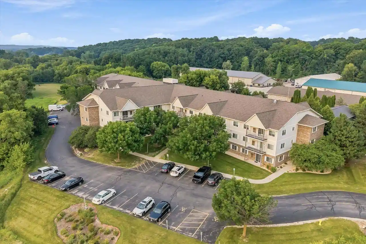 140-w-commerce-boulevard-boulevard-206-slinger-wi-53086/hzid_42dcb910