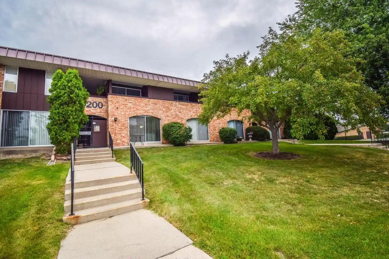 4200-w-rivers-edge-circle-circle-7-milwaukee-wi-53209/hzid_1e205316