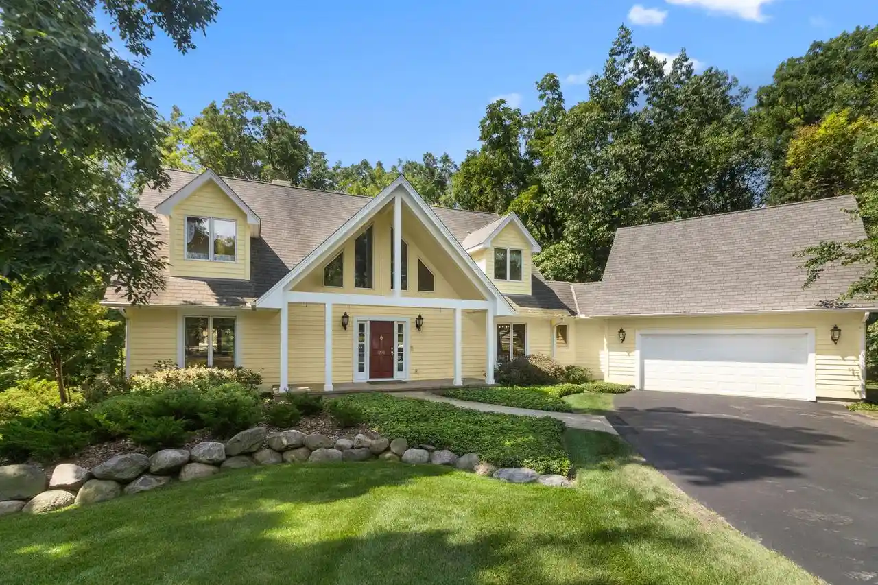 1236-walker-cup-way-way-4-14-lake-geneva-wi-53147/hzid_9a92987e