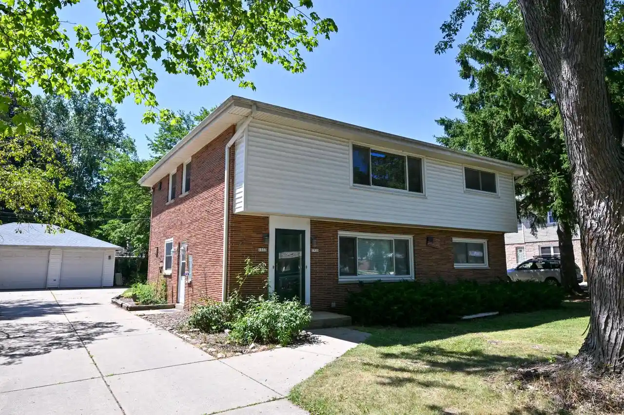 1531-n-116th-street-street-1533-wauwatosa-wi-53226/hzid_04df1566