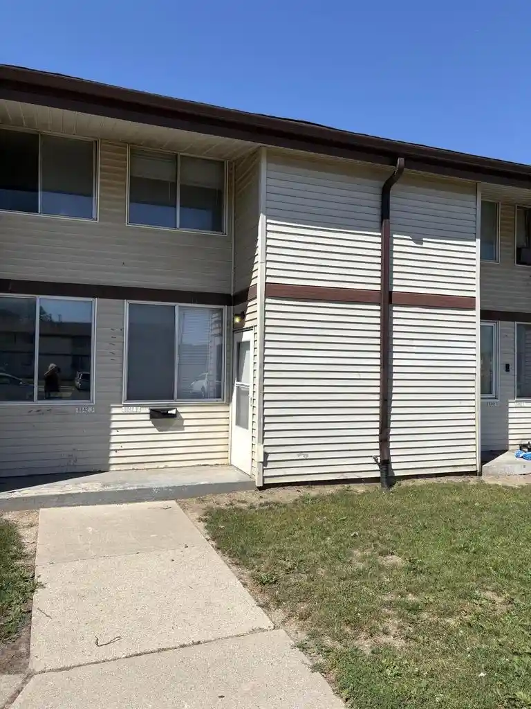 8842-n-95th-street-street-h-milwaukee-wi-53224/hzid_be47d2ac
