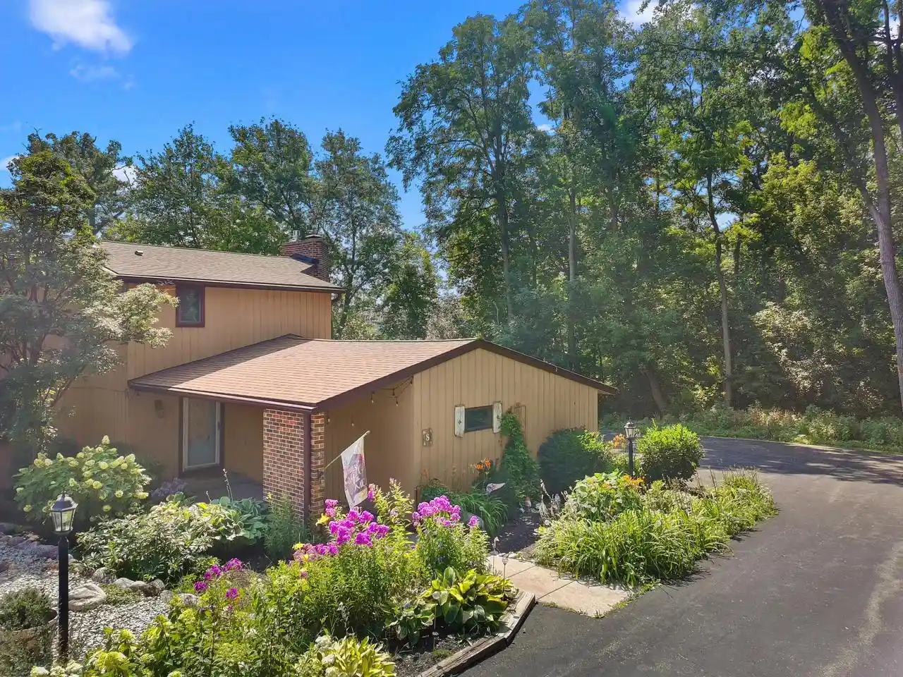 469-country-club-dr-dr-8-lake-geneva-wi-53147/hzid_48689516
