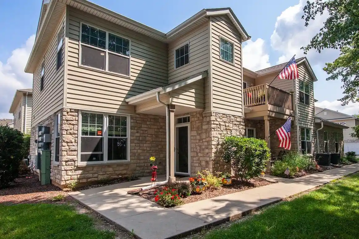 n16w26443-meadowgrass-circle-circle-f-pewaukee-wi-53072/hzid_b9440993