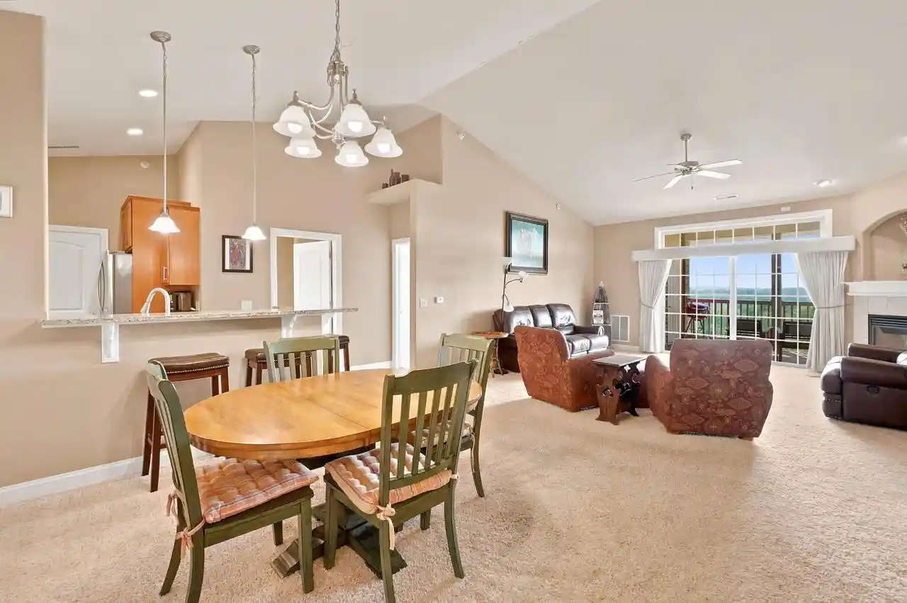 173-n-lapham-street-street-306-oconomowoc-wi-53066/hzid_6e096a0a
