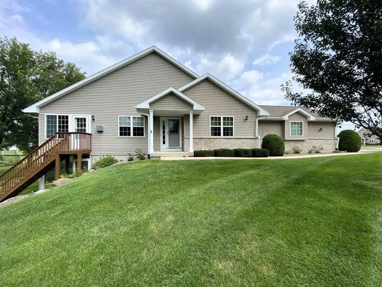 125-summit-court-court-2302-columbus-wi-53925/hzid_86711012