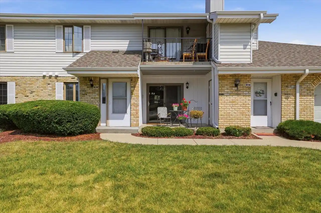 1440-fox-tail-dr-dr-103-mount-pleasant-wi-53406/hzid_e5fc53b3