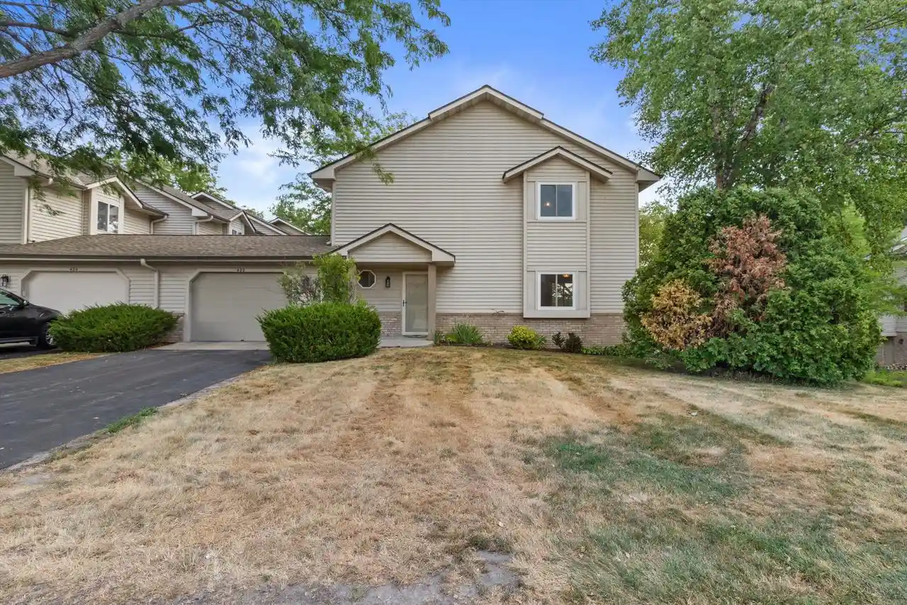 422-meadowridge-circle-circle-lake-mills-wi-53551/hzid_b089bb39