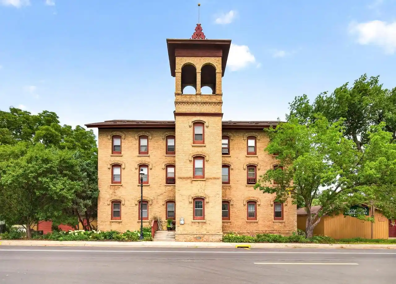 251-e-main-street-street-303-omro-wi-54963/hzid_203d3103