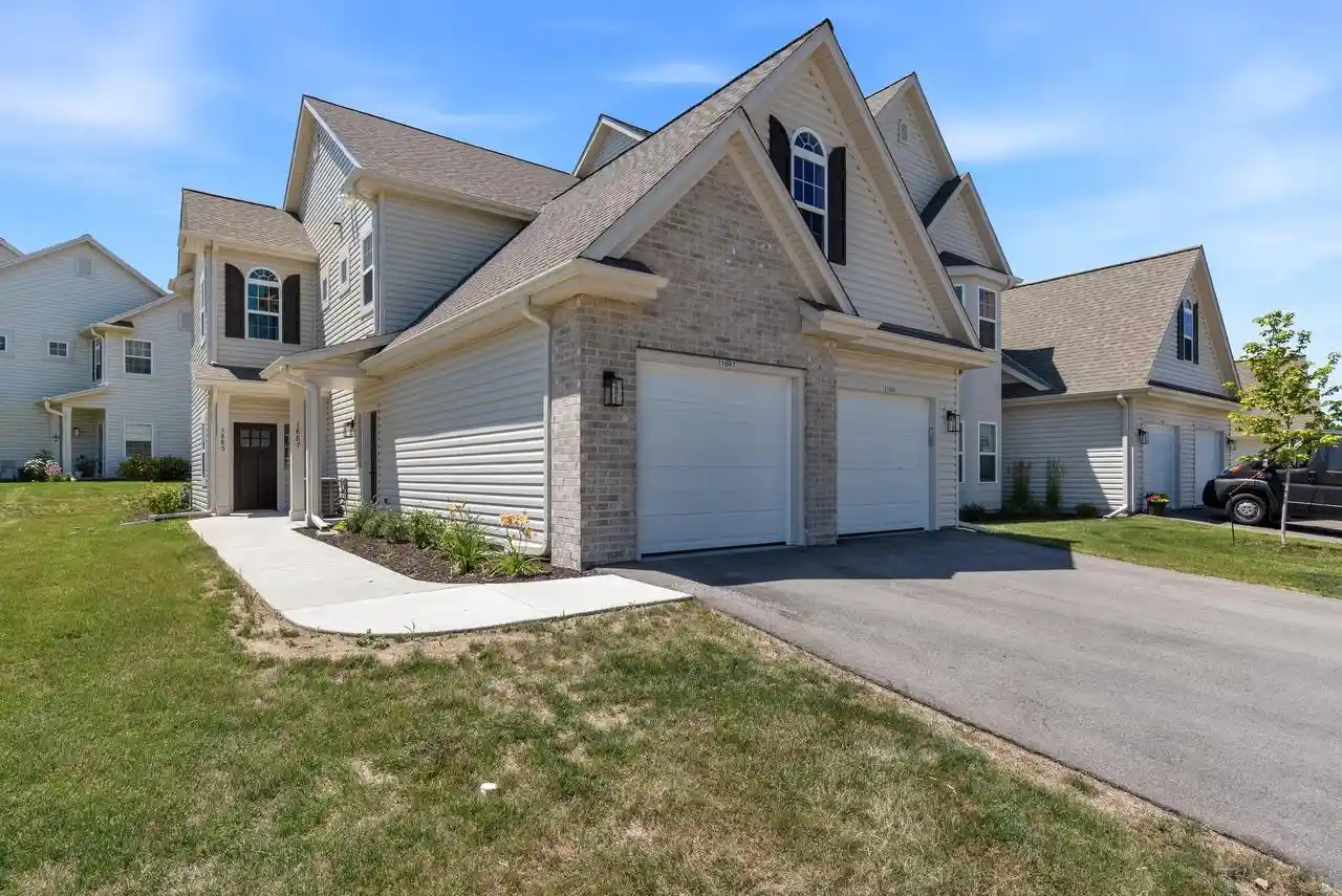 1887-woodland-way-way-420-4-slinger-wi-53086/hzid_db43b740