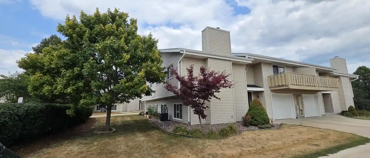 6461-s-crabapple-court-court-1-oak-creek-wi-53154/hzid_6f74104a