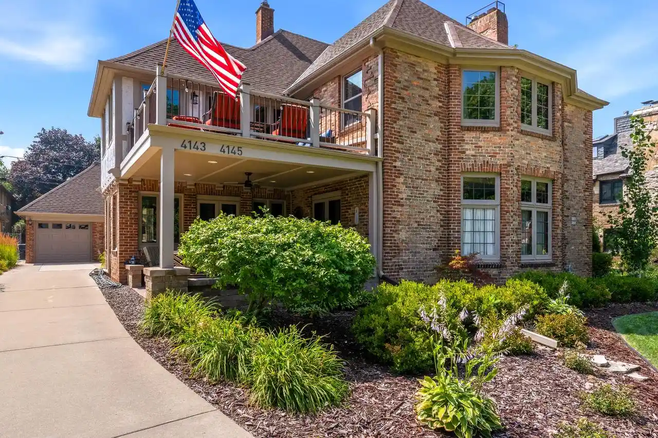 4143-n-downer-avenue-avenue-4145-milwaukee-wi-53211/hzid_9e20e591