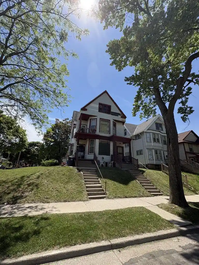 2107-w-mckinley-avenue-w-avenue-w-milwaukee-wi-53205/hzid_c244bd69