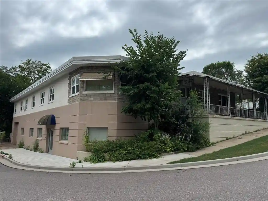 1305-woodland-avenue-avenue-1-6-eau-claire-wi-54701/hzid_1f80d0ae