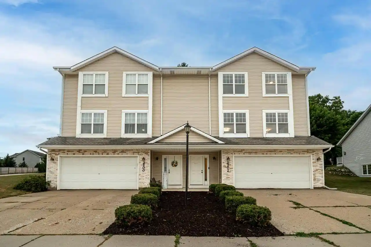 2200-patrick-lane-lane-2202-waukesha-wi-53188/hzid_220b992c
