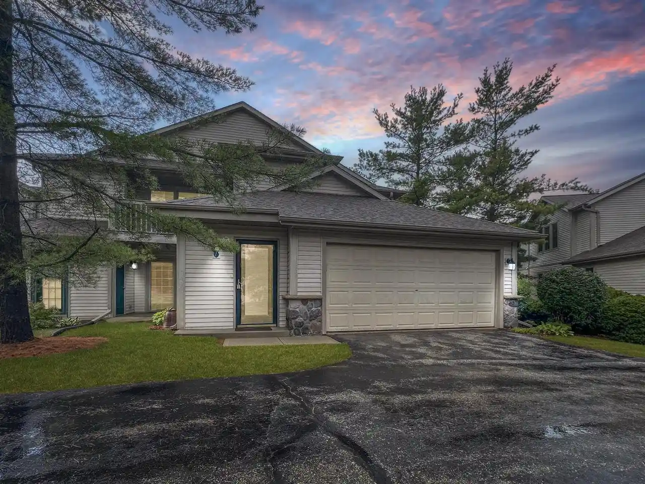2264-circle-ridge-road-road-d-delafield-wi-53018/hzid_9491fb49